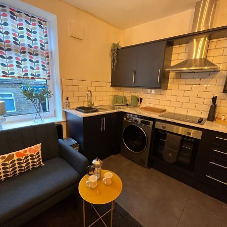 Modern & Retro Two Bedroom Apartment In Барнсли Экстерьер фото