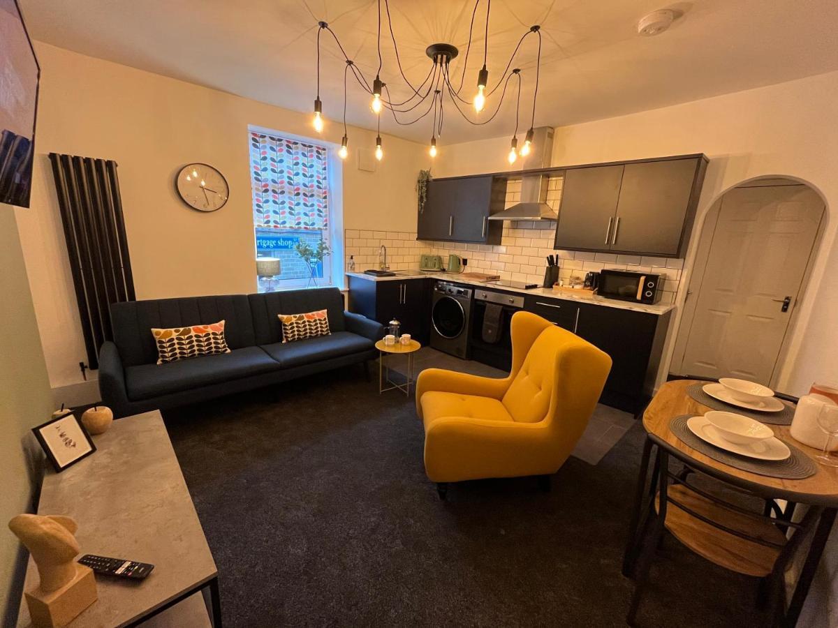 Modern & Retro Two Bedroom Apartment In Барнсли Экстерьер фото