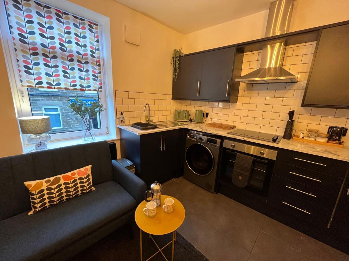 Modern & Retro Two Bedroom Apartment In Барнсли Экстерьер фото